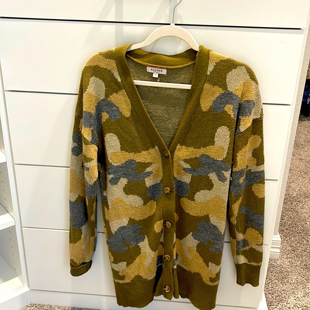 Andre By Unit, Camouflage Green, Beige, Tan & Blue. Cardigan Button-down. Small